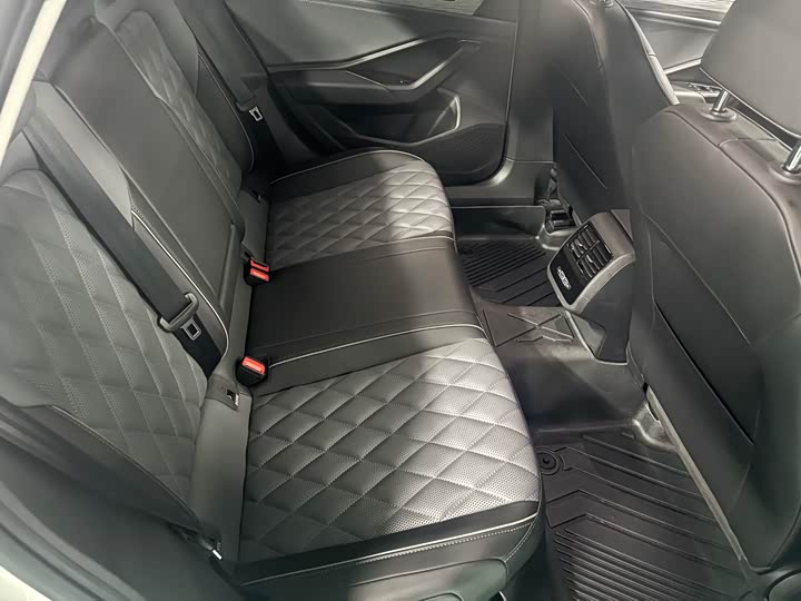 Фото 9 - Volkswagen Sagitar L