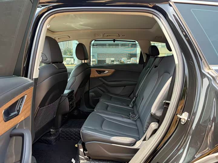 Фото 9 - Audi Q7