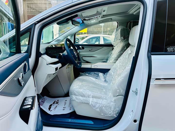 Фото 5 - Buick GL8 Hybrid