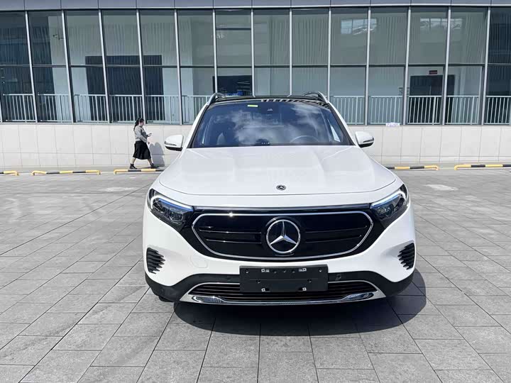 Фото 2 - Mercedes-Benz EQB