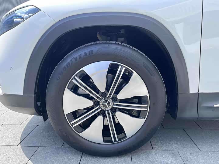 Фото 3 - Mercedes-Benz EQB