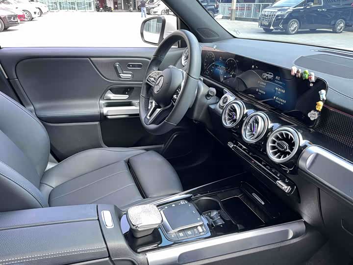 Фото 6 - Mercedes-Benz EQB