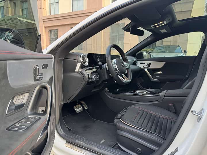 Фото 4 - Mercedes-Benz CLA-Class