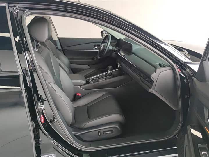 Фото 8 - Honda Accord