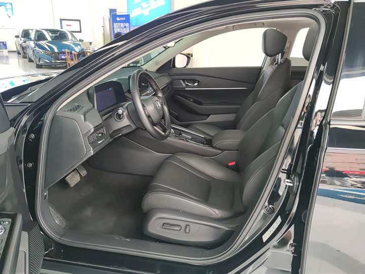 Фото 9 - Honda Accord