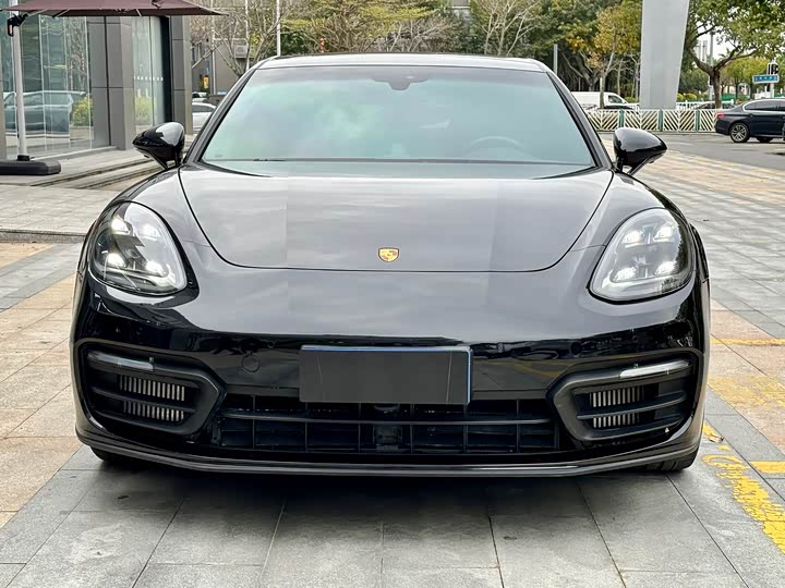 Фото 2 - Porsche Panamera