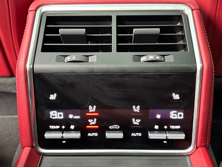 Фото 7 - Porsche Panamera