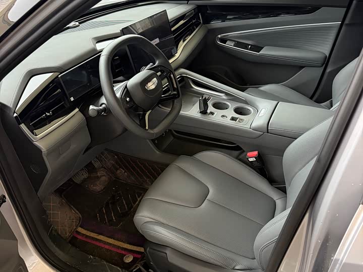 Фото 3 - Geely Atlas