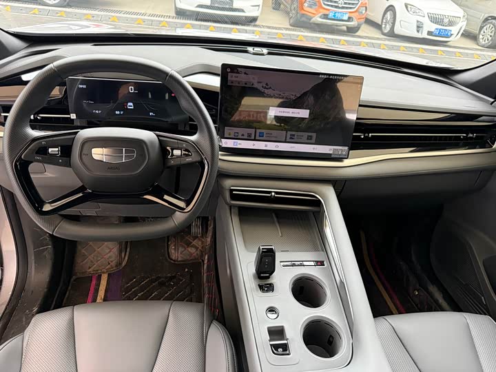 Фото 5 - Geely Atlas