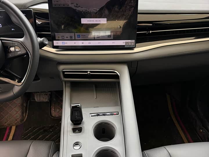 Фото 6 - Geely Atlas