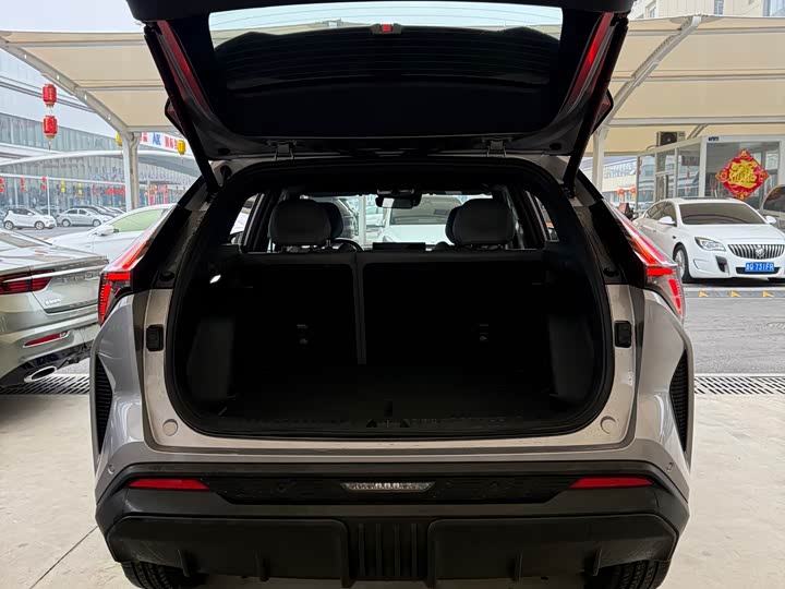 Фото 8 - Geely Atlas