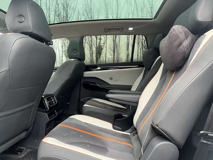 Photo 8 - Volkswagen ID.6 Crozz