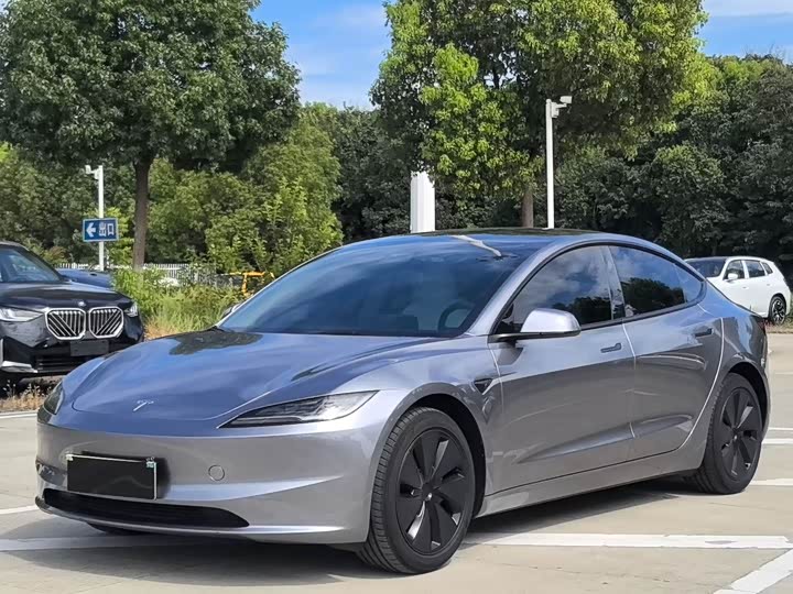 Фото 1 - Tesla Model 3
