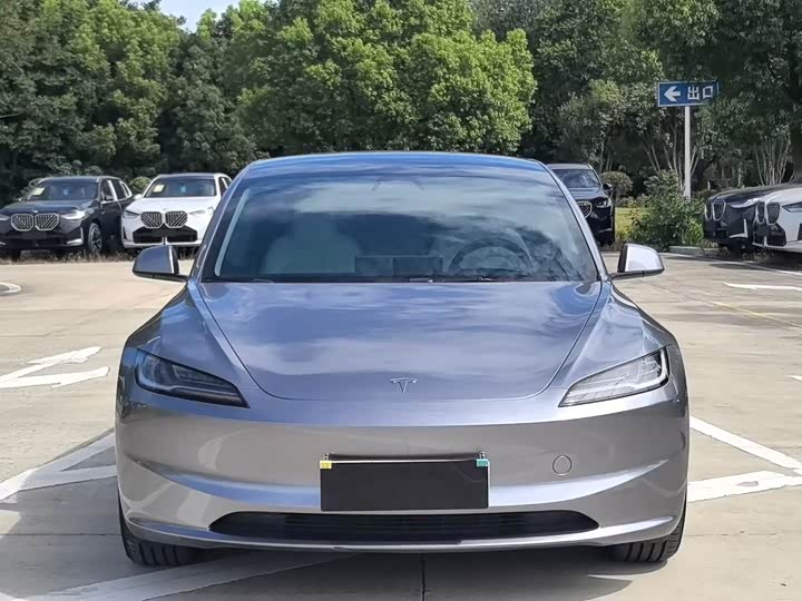Фото 2 - Tesla Model 3