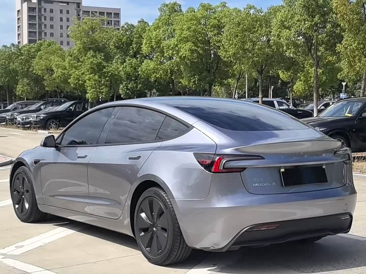 Фото 9 - Tesla Model 3