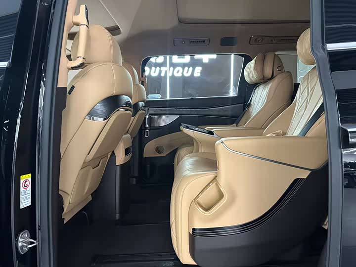 Фото 5 - Denza D9