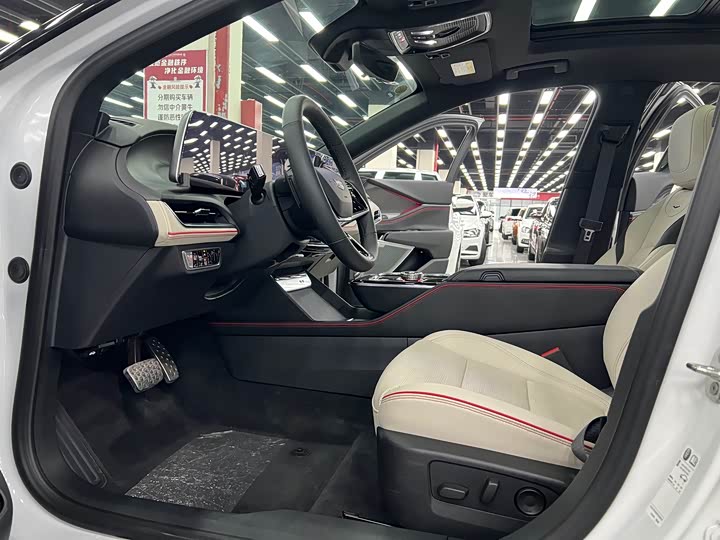 Фото 5 - Cadillac GT4