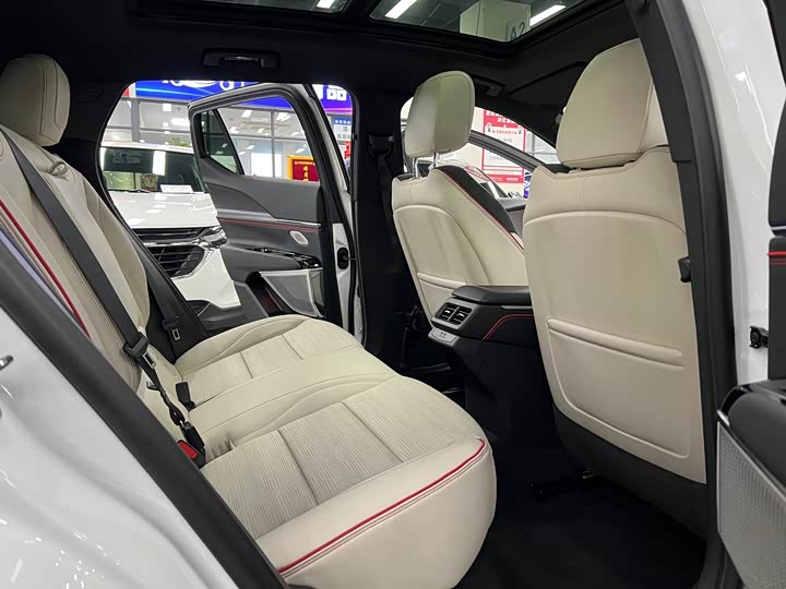 Фото 8 - Cadillac GT4