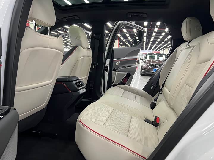 Фото 9 - Cadillac GT4