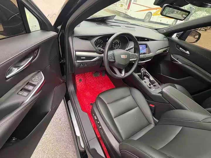 Фото 4 - Cadillac XT4