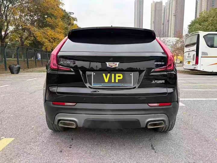 Фото 8 - Cadillac XT4