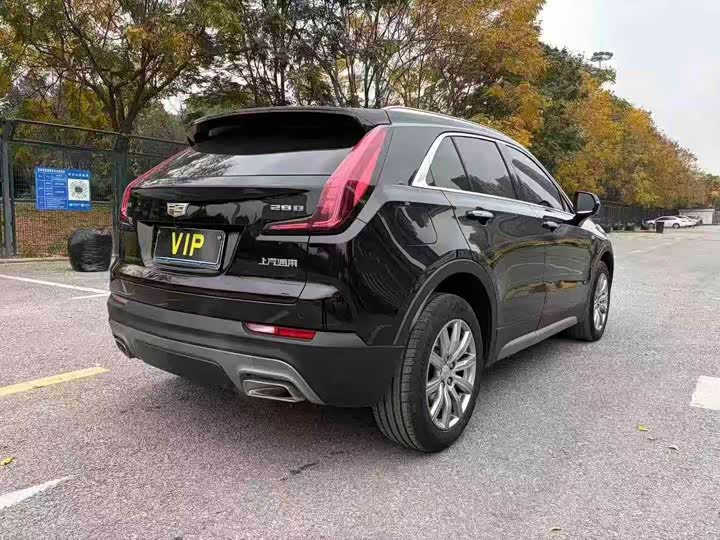 Фото 9 - Cadillac XT4