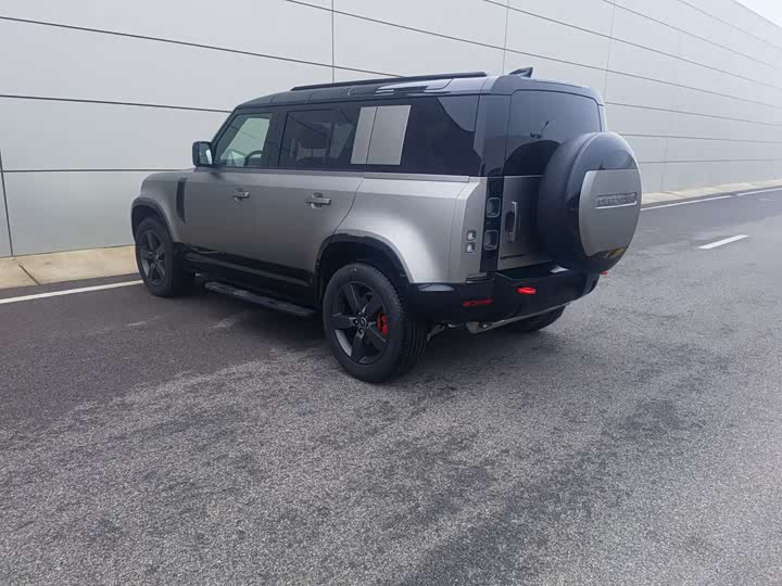 Photo 7 - Land Rover Defender