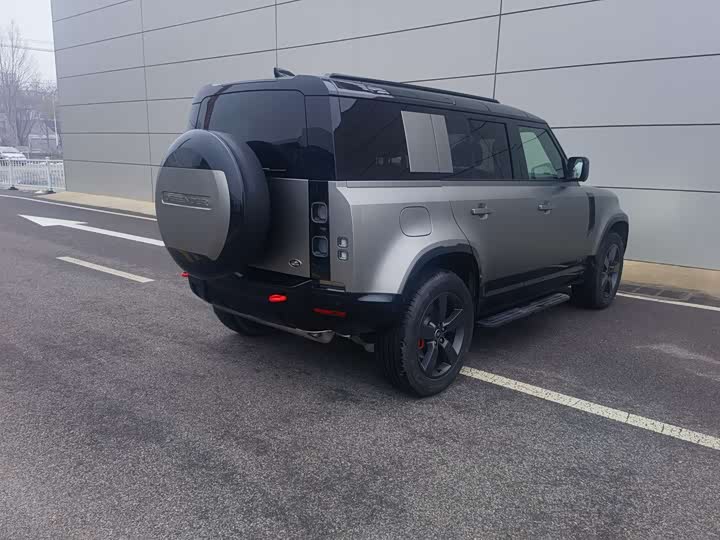 Photo 8 - Land Rover Defender