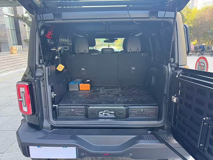 Photo 7 - Ford Bronco