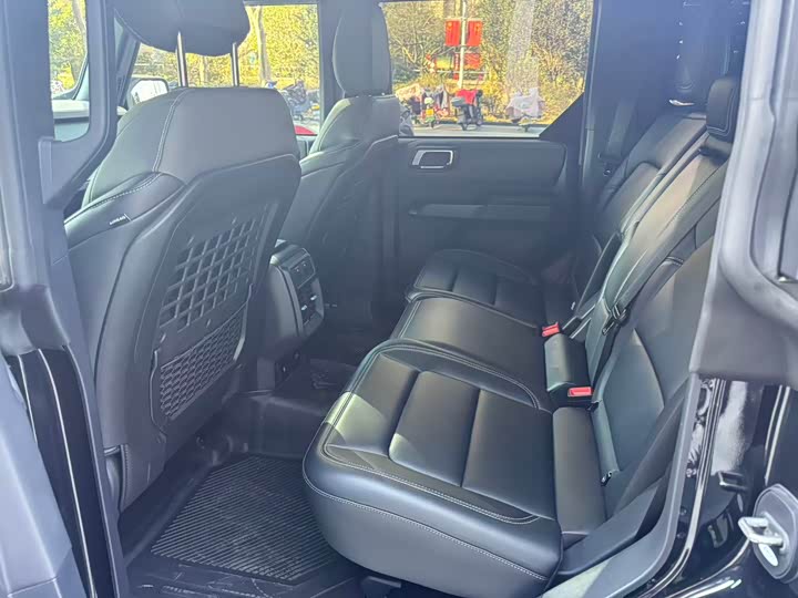 Photo 8 - Ford Bronco