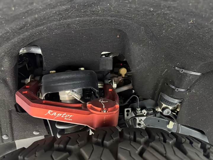 Photo 9 - Ford Bronco