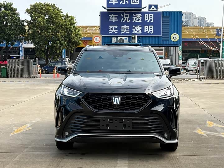 Фото 3 - Toyota Crown Kluger