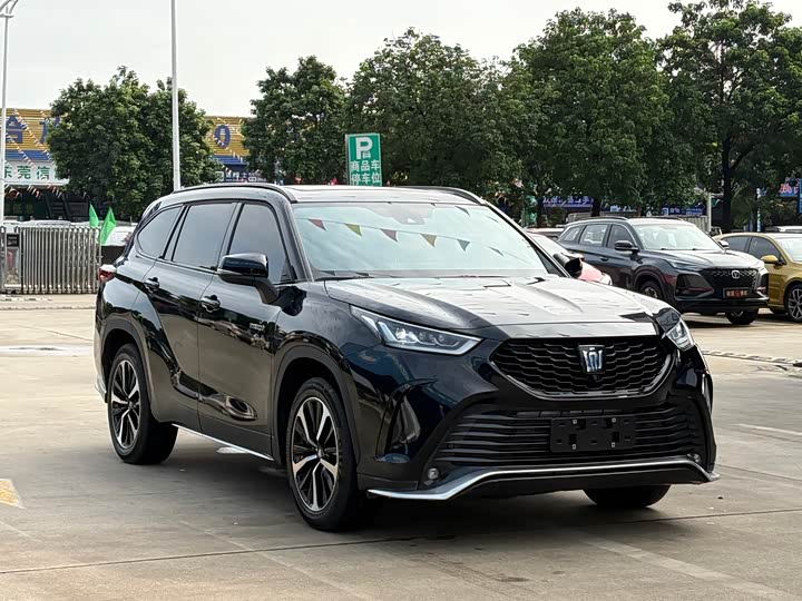 Фото 4 - Toyota Crown Kluger