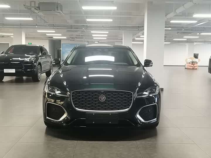 Фото 2 - Jaguar XF L