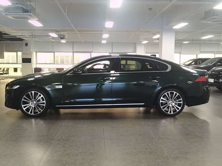 Фото 3 - Jaguar XF L