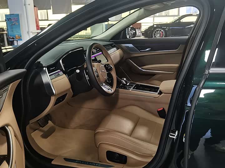 Фото 4 - Jaguar XF L