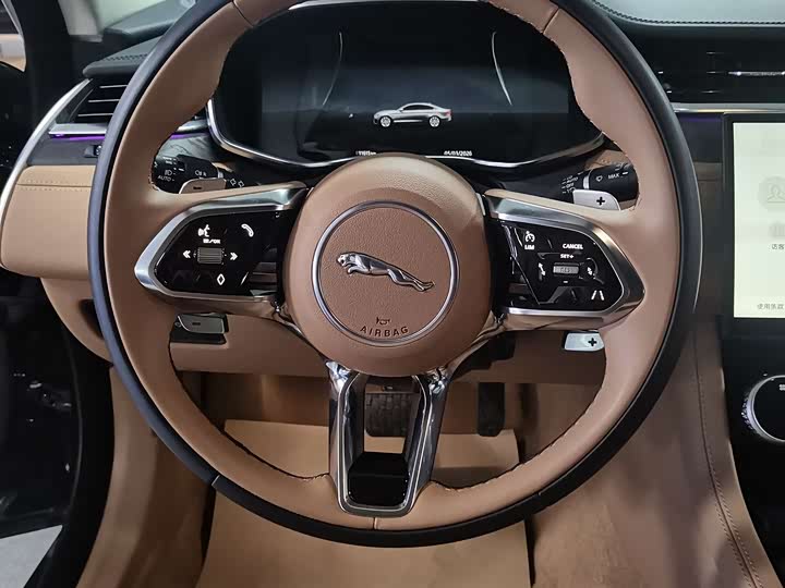 Фото 7 - Jaguar XF L