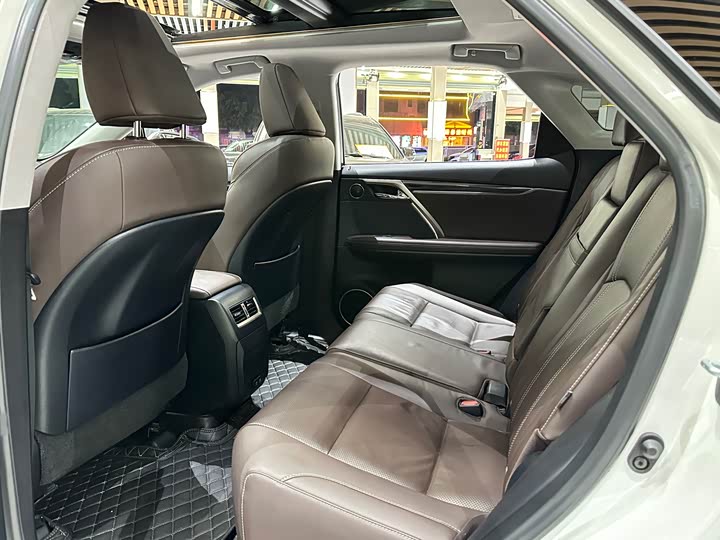 Фото 9 - Lexus RX