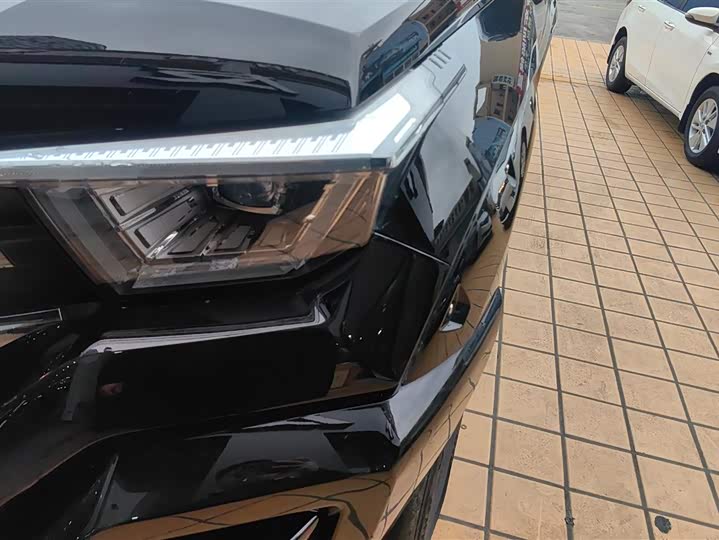 Фото 5 - Tank 400 Hybrid