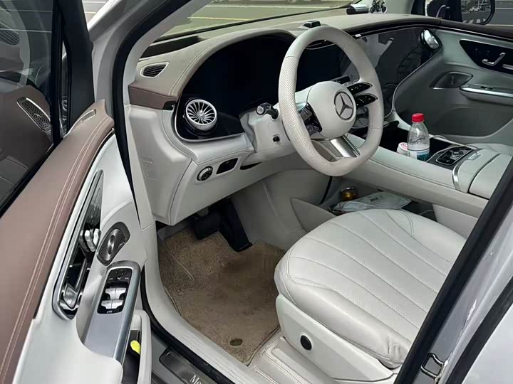 Фото 7 - Mercedes-Benz EQE SUV