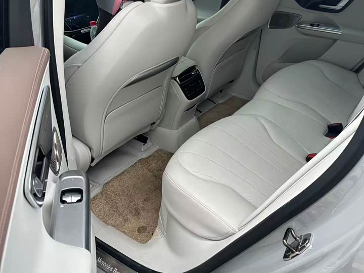 Фото 8 - Mercedes-Benz EQE SUV