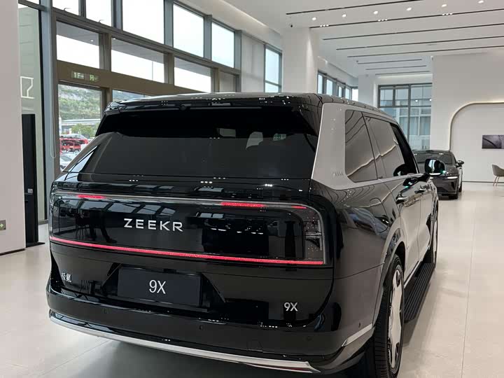 Photo 3 - Zeekr 9X