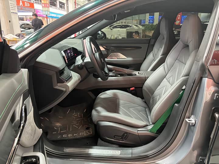 Photo 4 - Zeekr 001
