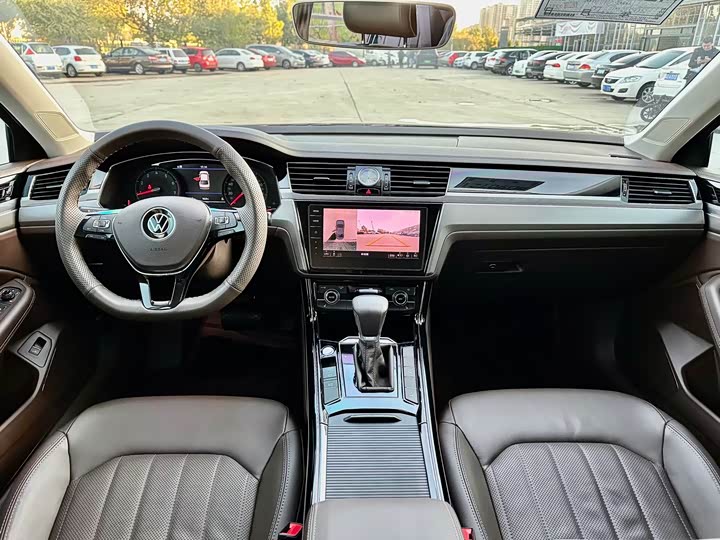 Фото 5 - Volkswagen Phideon