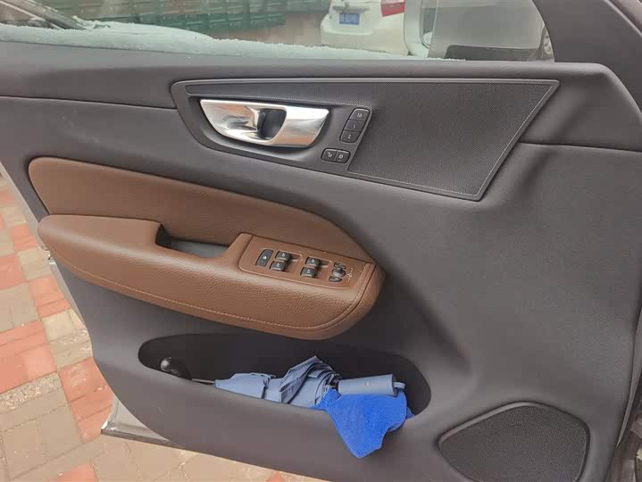 Фото 7 - Volvo XC60