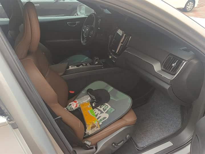 Фото 8 - Volvo XC60