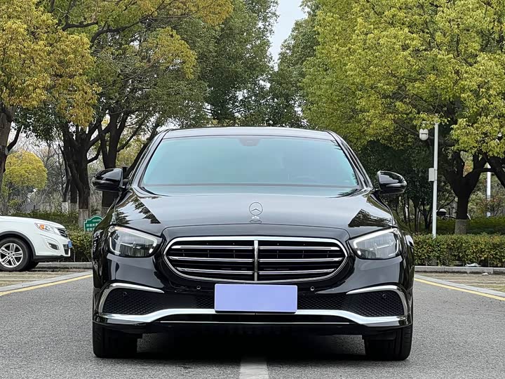 Фото 2 - Mercedes-Benz E-Class