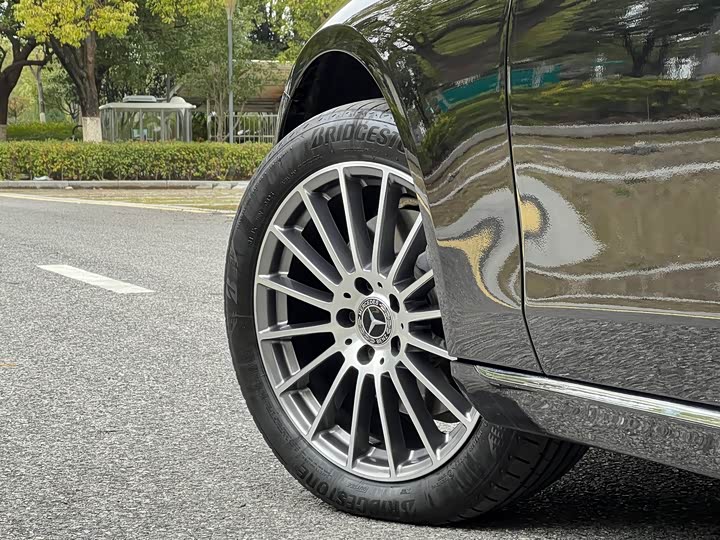 Фото 4 - Mercedes-Benz E-Class