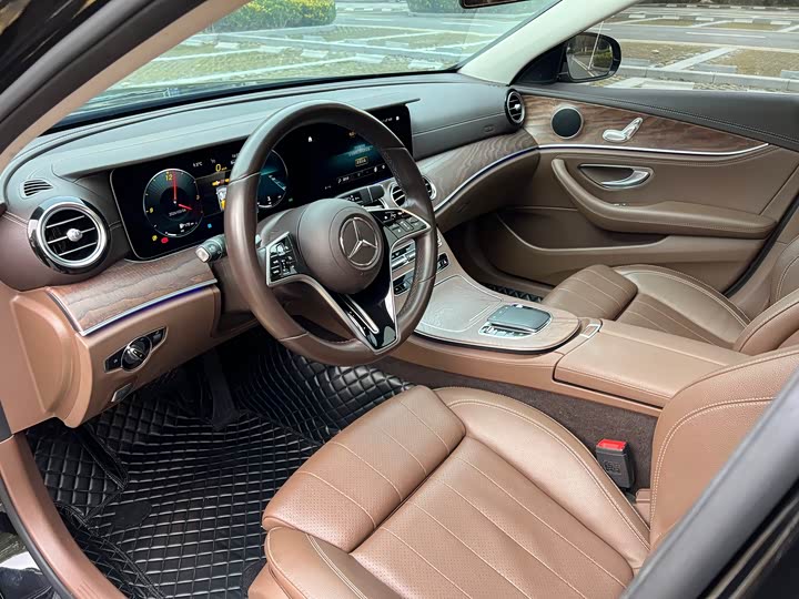 Фото 7 - Mercedes-Benz E-Class