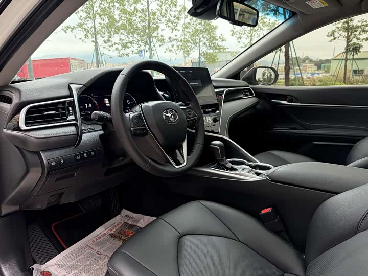 Фото 3 - Toyota Camry